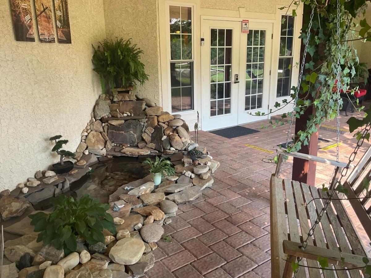 Whispering Oak Mansion Apartment Bear Exterior photo