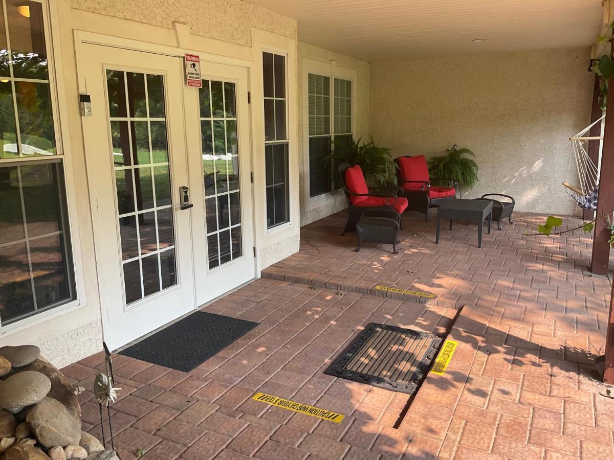 Whispering Oak Mansion Apartment Bear Exterior photo